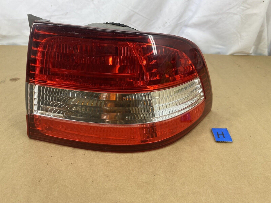 2000-2001 Lexus ES300 Passenger Right RH Rear Outer Side Tail Light OEM #2404E