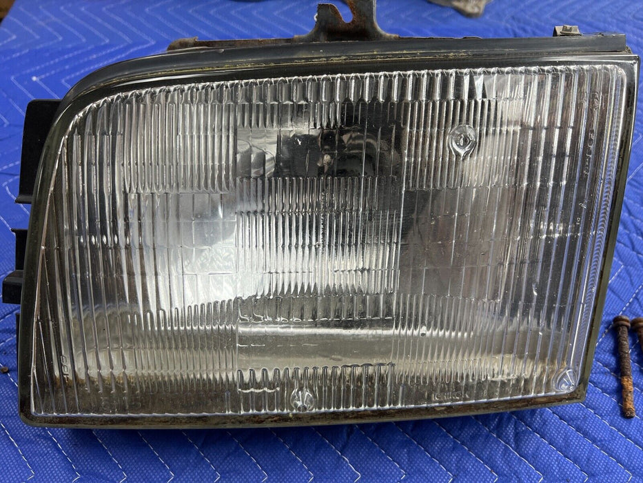 1998-2002 Isuzu Trooper LH Left Driver Headlight Lamp Assembly OEM #936EM