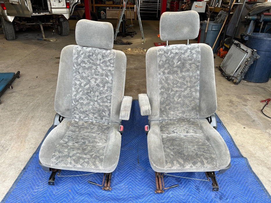 1998-2002 Isuzu Trooper Fabric LH & RH Pair Set Front Seat Assembly OEM #927EM