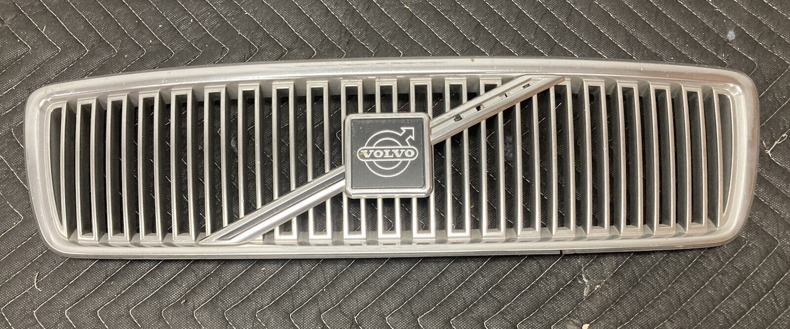 1998-2000 Volvo V70R S70 V70 Front Waterfall Grille 50091 9151669 OEM #374M