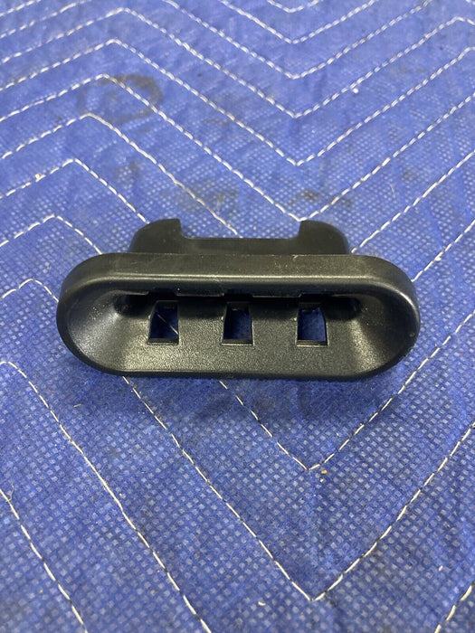 2004-2007 Volvo S60R V70R S60 Sedan Seat Clip Rear 9208257 OEM #2830M