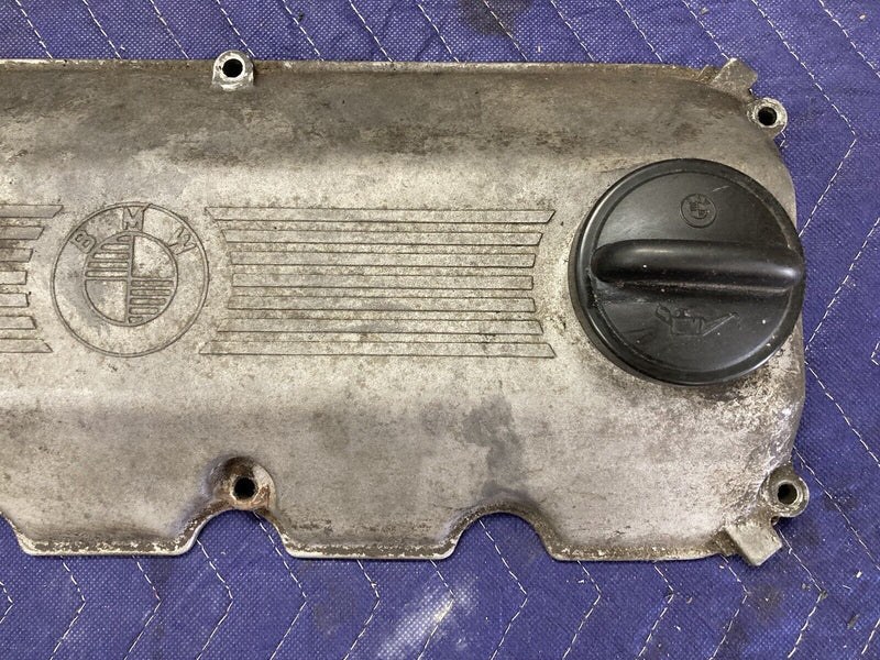 1984-1991 BMW 318i 325i E30 Engine Valve Cover Head Top  OEM #2577M