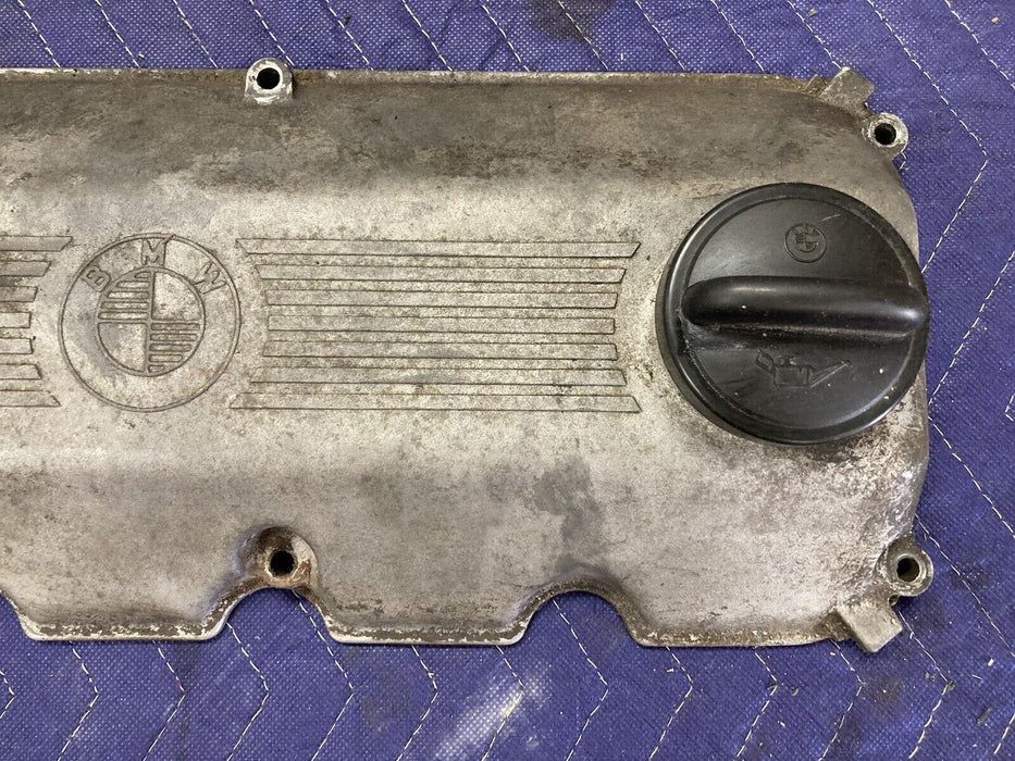 1984-1991 BMW 318i 325i E30 Engine Valve Cover Head Top  OEM #2577M