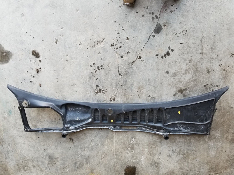 1992-1997 Volvo 850 850R Cowl Wiper Motor Cover Trim Plastic Shield OEM #2854E