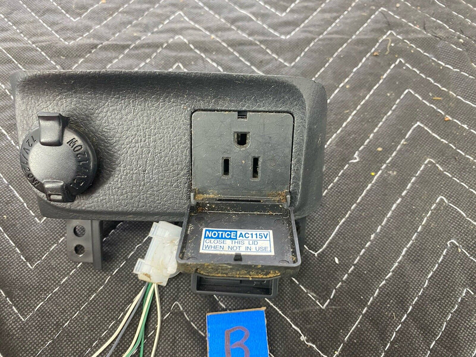 2009-2010 Pontiac Vibe Center Console Dash Power Outlet 115V & 12V OEM #3163E