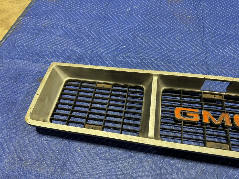 1973-1974 GMC Squarebody C & K Series Truck Grille 6270838 OEM C10 350 #3169E