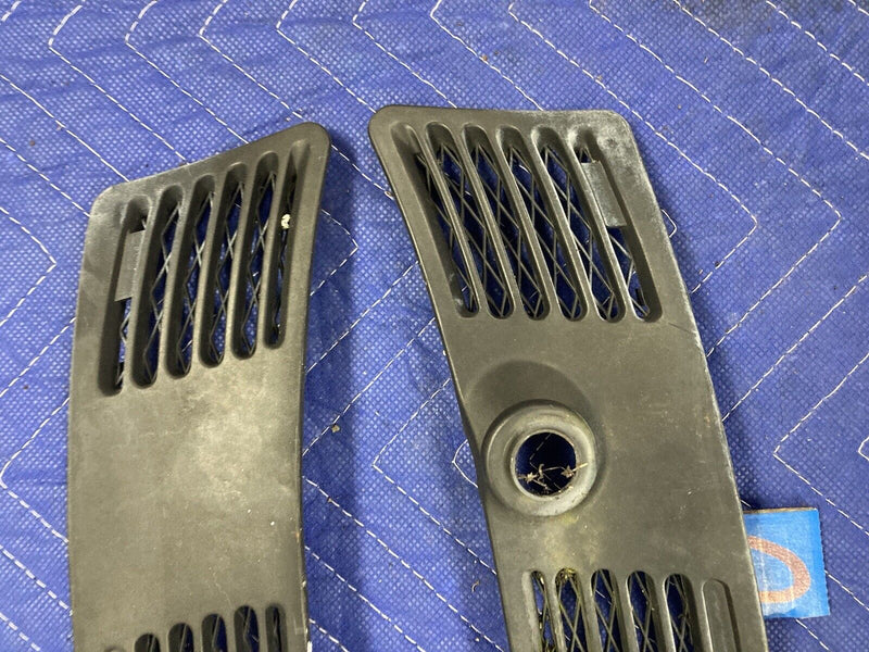 1984-1991 BMW 318i 325i E30 Windshield Cowl Vents Right Left Pair OEM #2646M