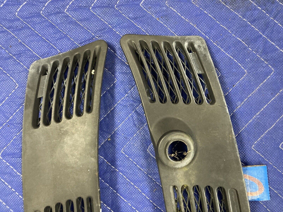 1984-1991 BMW 318i 325i E30 Windshield Cowl Vents Right Left Pair OEM #2646M