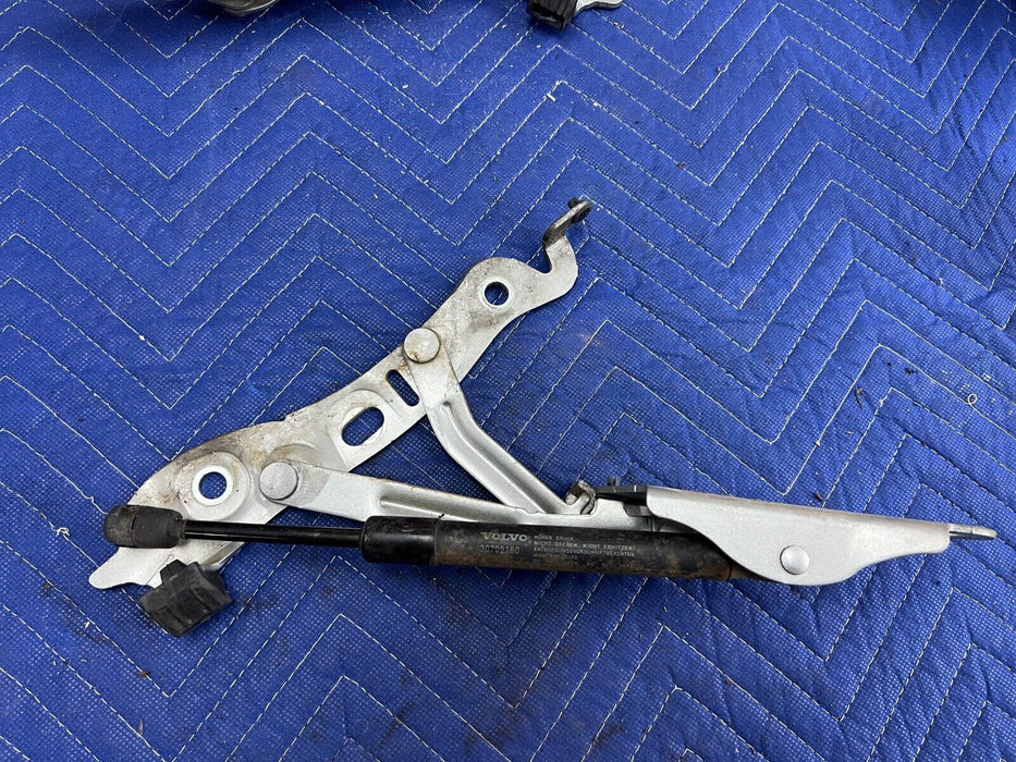 2005-2007 Volvo S60R V70R Left & Right Hood Hinge Pair 152UGD6E OEM #993EM