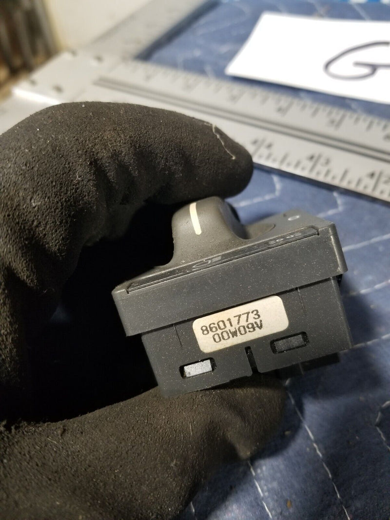 1998- 2000 Volvo V70 V70R Wagon oem Headlight Switch Knob 8601773 #371AN