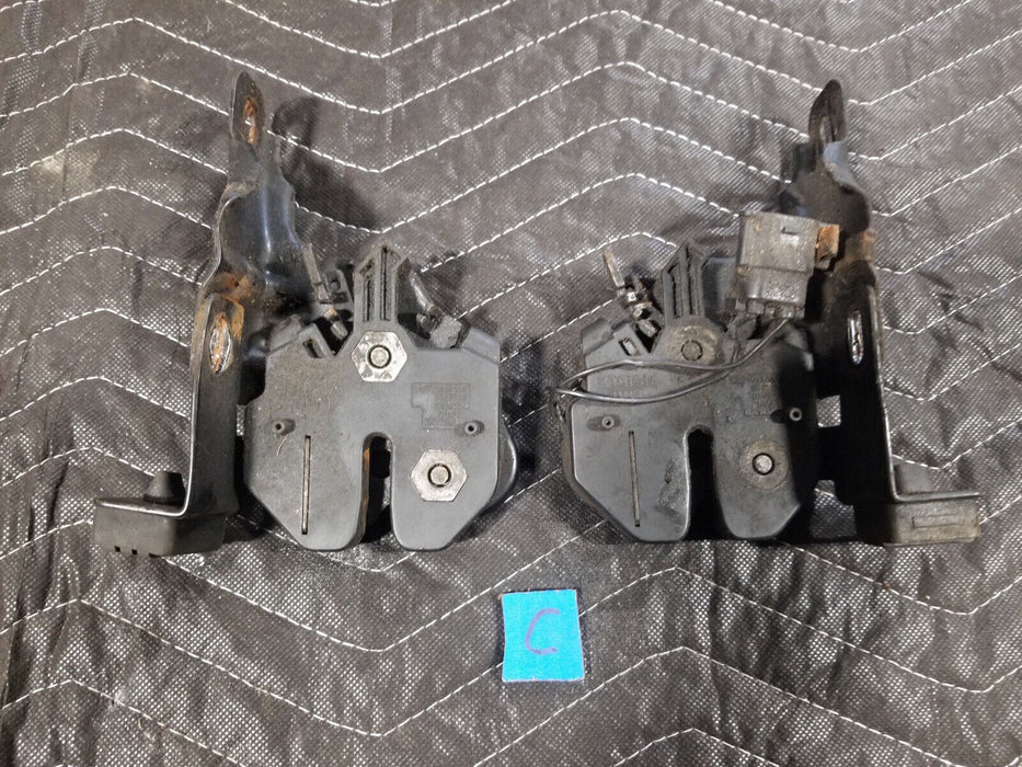 1992-1997 Volvo 850 850R Front Hood Latch Pair L & R 9152529 LHD OEM #2817E