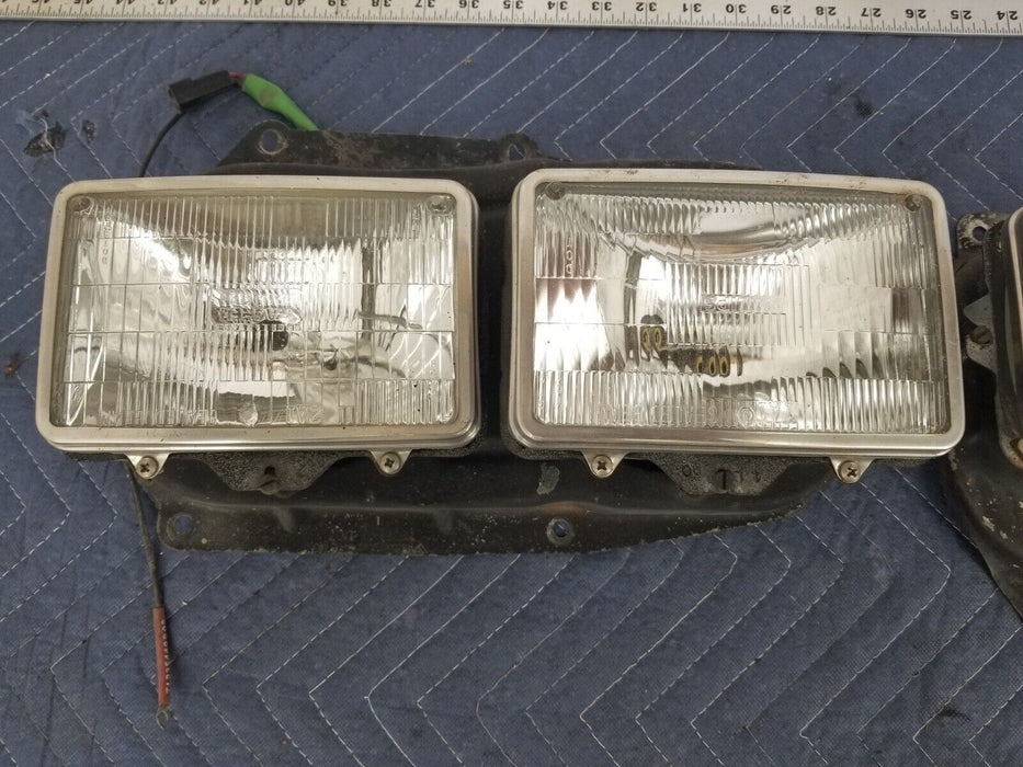 1978-1985 Volvo 240 244 245 Left & Right Quad Square USA Headlight Pair #2634E