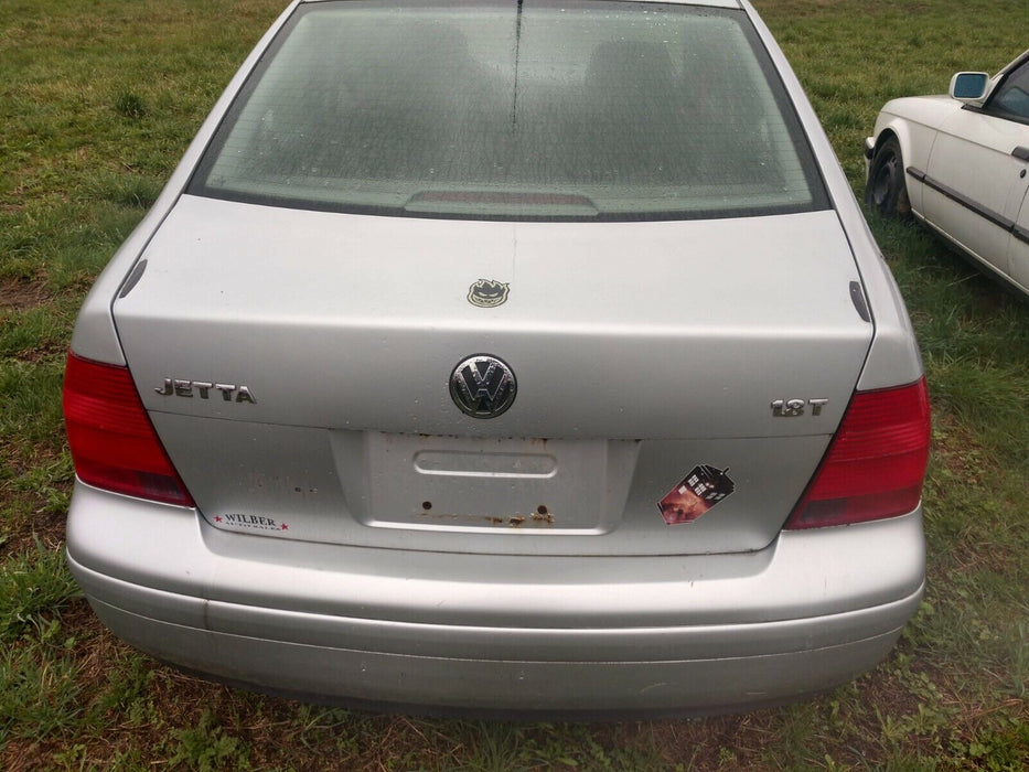 02-05 Volkswagen Jetta Trunk Lid Silver Sedan LH Drive #16CM