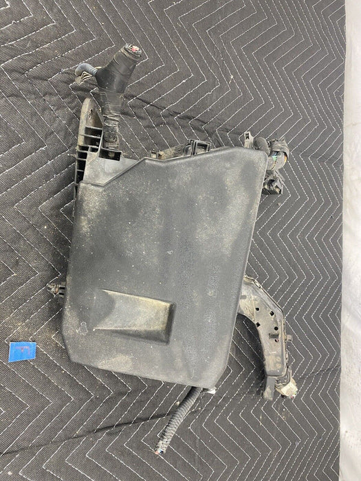 2009-2010 Pontiac Vibe Main Fuse Box Engine Bay ECU Computer Panel OEM #3094E