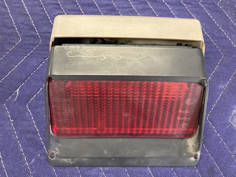 1982-1994 BMW E30 318i 325i Tail Light Housing Center 3rd 1377709 #2486M