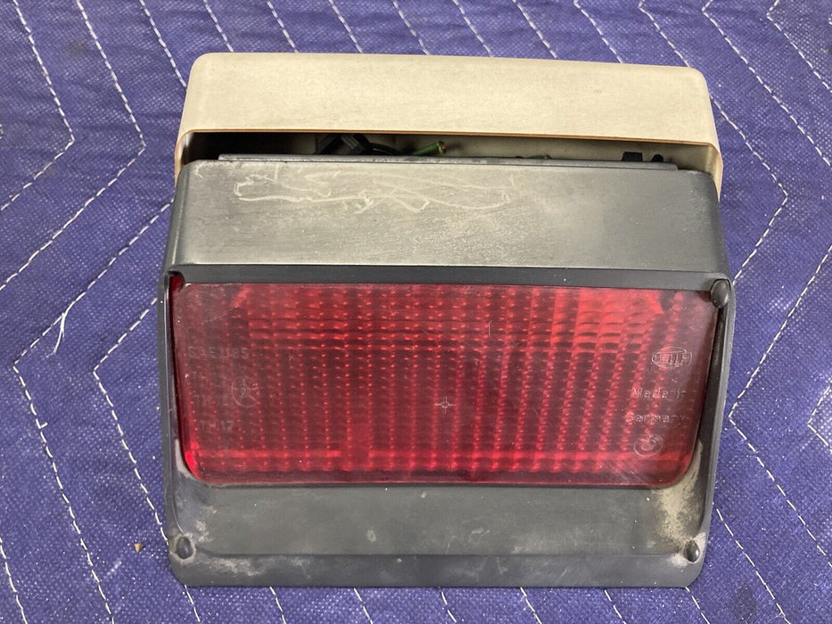 1982-1994 BMW E30 318i 325i Tail Light Housing Center 3rd 1377709 #2486M