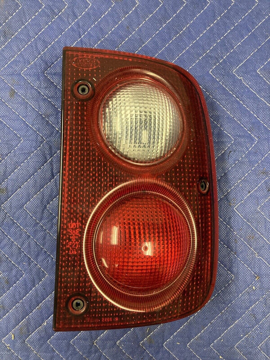 1998-2005 Land Rover Freelander Right Tail Light Assembly XFB000300 OEM #2991M