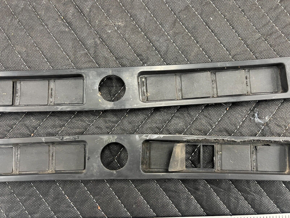 1998-2002 Isuzu Trooper Pair Left & Right Upper Dash Defrost Vents OEM #867EM