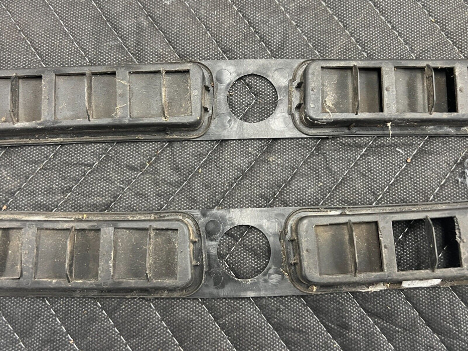 1998-2002 Isuzu Trooper Pair Left & Right Upper Dash Defrost Vents OEM #867EM