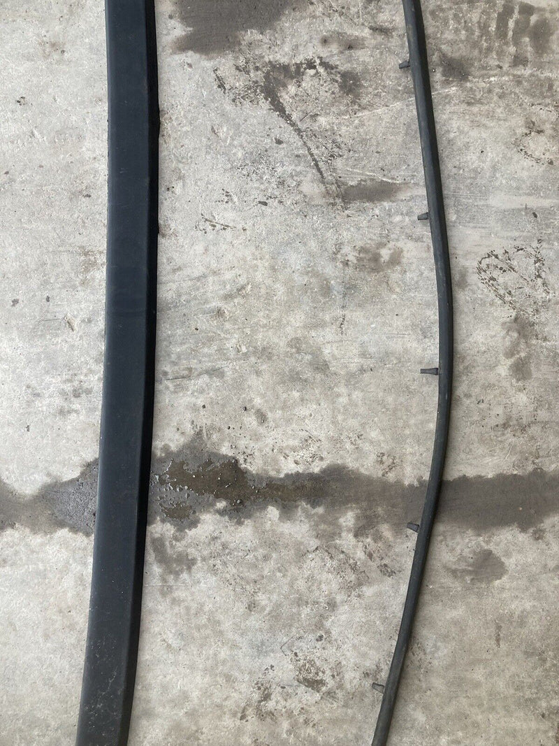 1975-1985 Volvo 242 240 244 245 Bumper To Body Filler Molding Rubber OEM #1732M