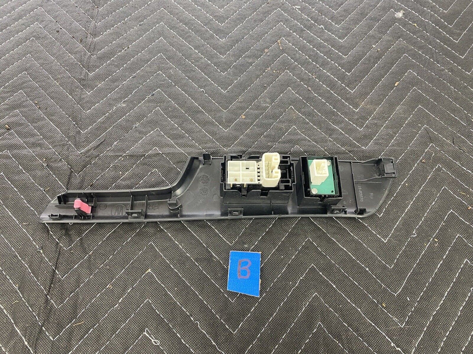 09-10 Pontiac Vibe 09-13 Matrix Toyota Front Right Power Window Switch OE #3155E