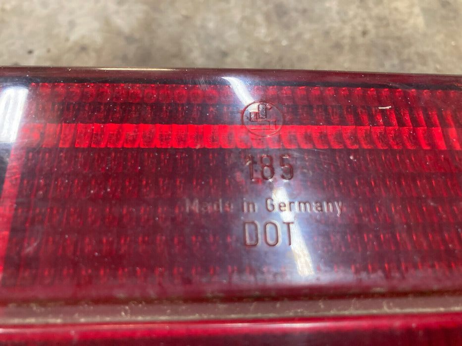 88-91 BMW E30 325ix Right Tail Light Break Reverse Lamp 63211385382 #36M