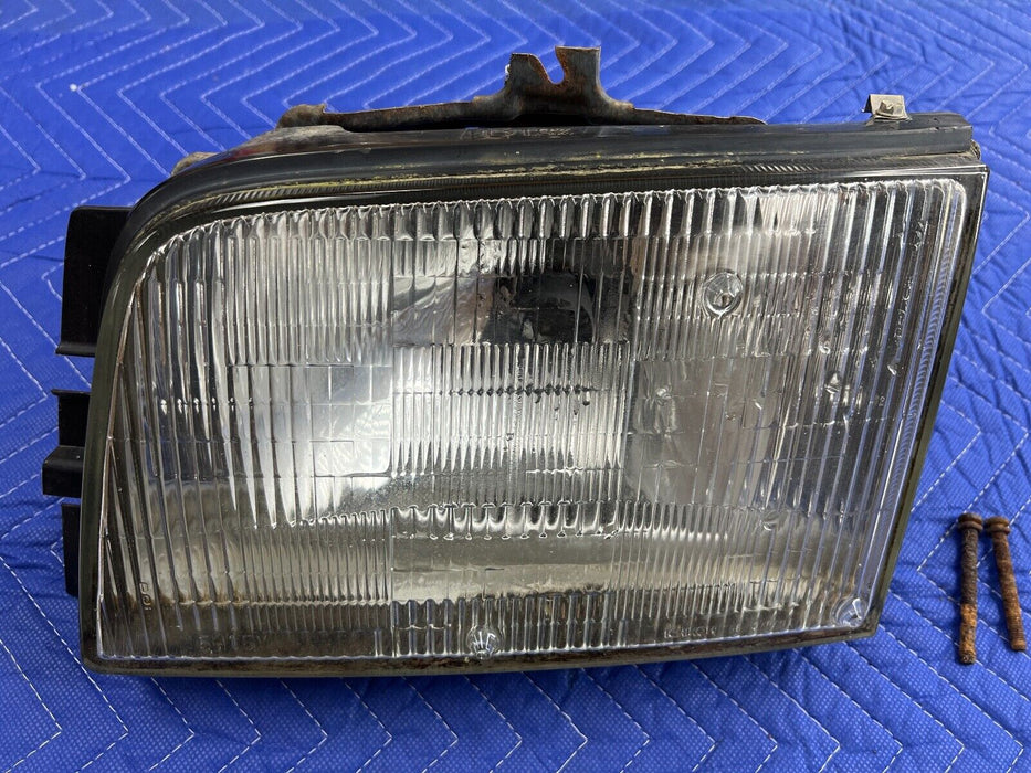 1998-2002 Isuzu Trooper LH Left Driver Headlight Lamp Assembly OEM #936EM