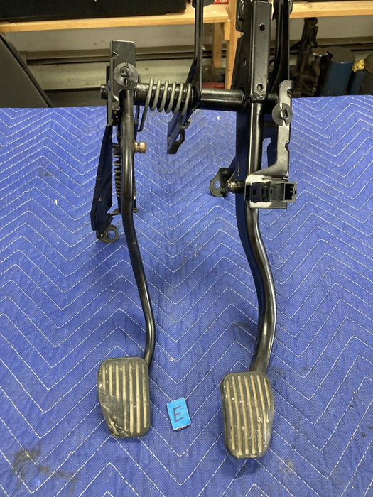 2004-2007 Volvo S60R S60 V70R Clutch Pedal  Manual Brake Assembly OEM #2869M