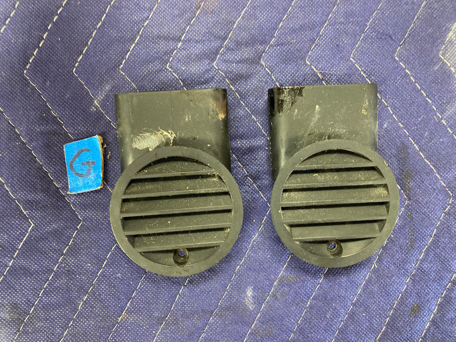 1984-1991 BMW 318i 325i E30 Dash Vent Pair Defrost 2 LH RH  OEM #2641M