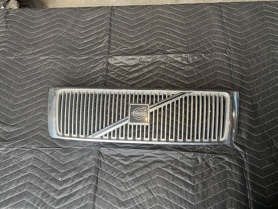 1995-1997 Volvo 960 S90 V90 Front Grill Emblem Grille 9126605 OEM #1783E