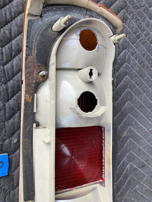 1982-1994 BMW E30 318i 325i 1368824 Right RH Tail Light Brake Rear OEM #2097M