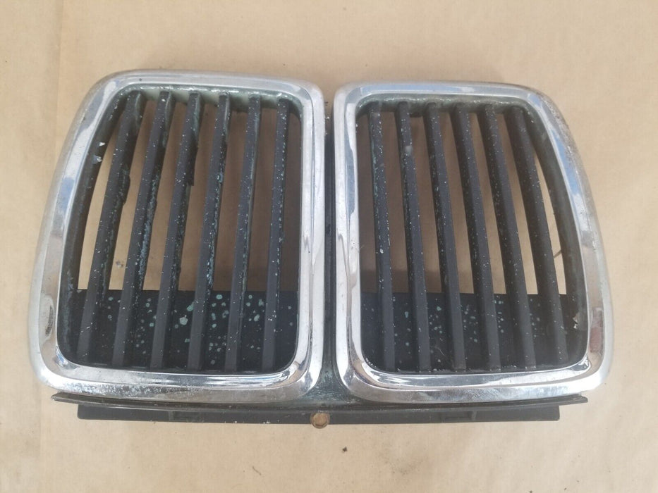 1984-93 BMW E30 318i 325i GRILL GRATE KIDNEY FRONT CENTER GRILLE OEM #499CN