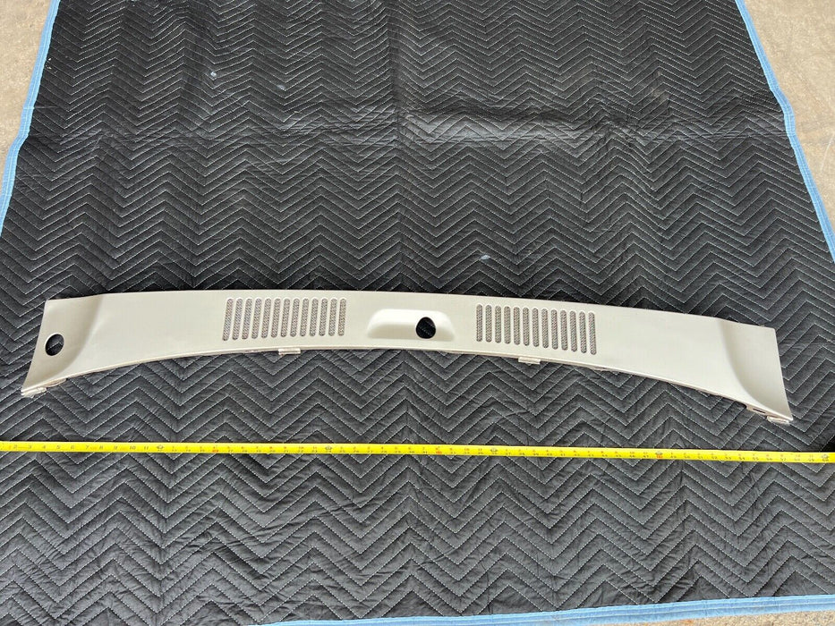 1998-2002 Isuzu Trooper Windshield Wiper Grille Cowl Vent Trim Guard OEM #968EM