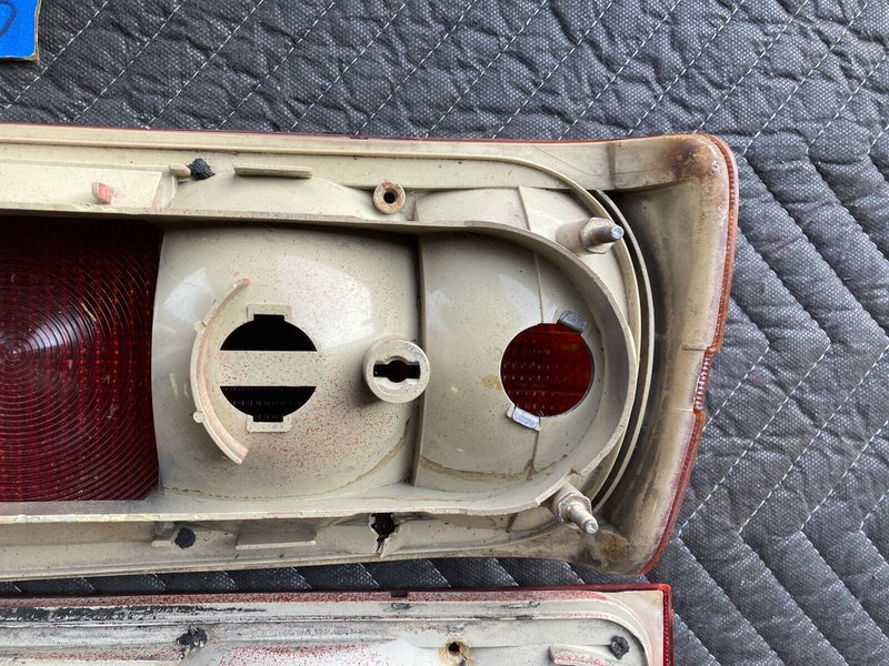 1982-1994 BMW E30 318i 325i 1368823 Pair Rail Lights Brake Rear OEM #2095M
