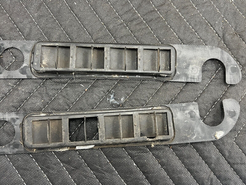 1998-2002 Isuzu Trooper Pair Left & Right Upper Dash Defrost Vents OEM #867EM