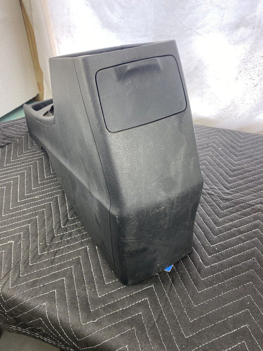 2009-2010 Pontiac Vibe Center Console & Cup Holder Assembly Gray OEM #3159E