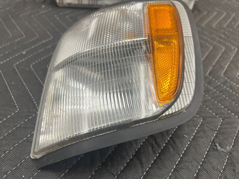 1998-2002 Isuzu Trooper Driver LH Front Turn Signal Headlight Lamp OEM #863EM