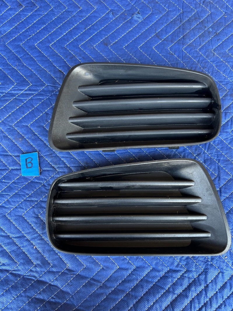 2002-2007 Saturn Vue Pair LH & RH Fog Light Cover 22736918 22734378 OEM #609EM