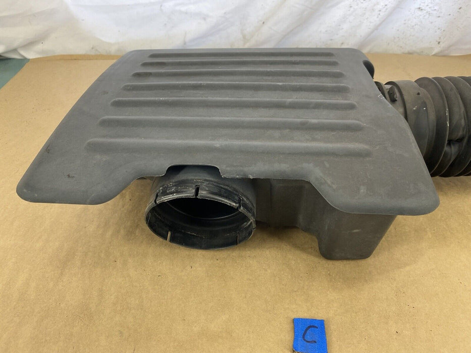 2001-2004 Dodge Dakota V8 Pre Air Box Intake Reservoir Air Cleaner OEM #2451E