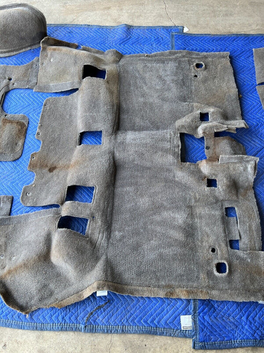 1998-2002 Isuzu Trooper Gray Front & Rear RH & LH Molded Carpet Set OEM #932EM