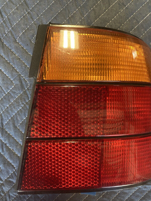 1988-1996 BMW E34 5 Series 525i 535i Right Rear Tail Light RH 133690 OEM #2016M