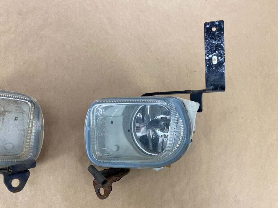 1998-2000 Volvo V70XC V70 S70 Front Fog Light Pair Left & Right Lower OEM #2128E