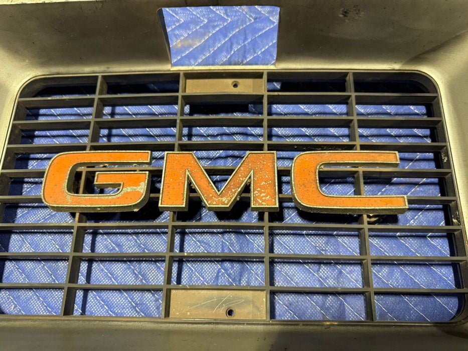 1973-1974 GMC Squarebody C & K Series Truck Grille 6270838 OEM C10 350 #3169E