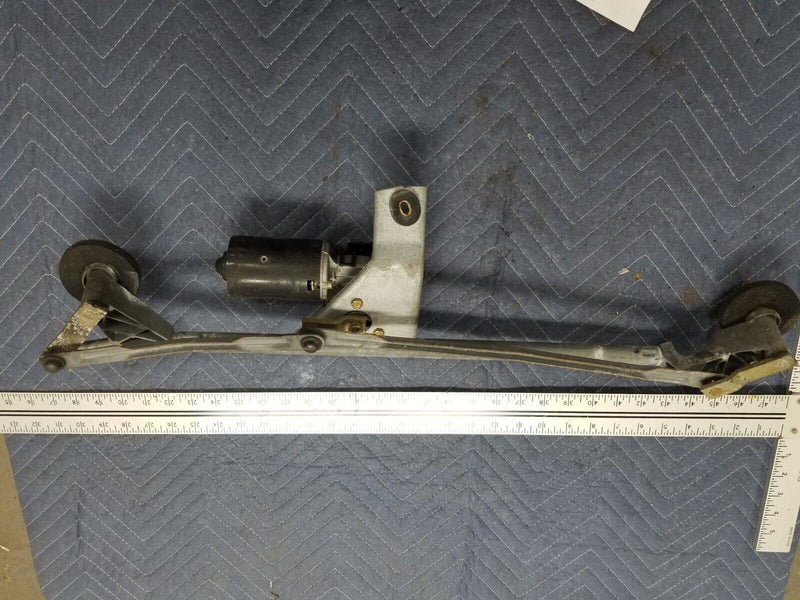 1998-2000 Volvo V70 V70R Wagon OEM Windshield Wiper Motor Transmission #394AN