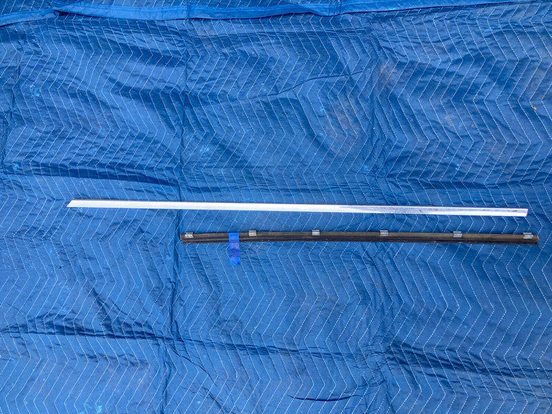 1982-1994 BMW E30 318i 325i Passenger Coupe Window Scraper Edge Right OEM #2342M