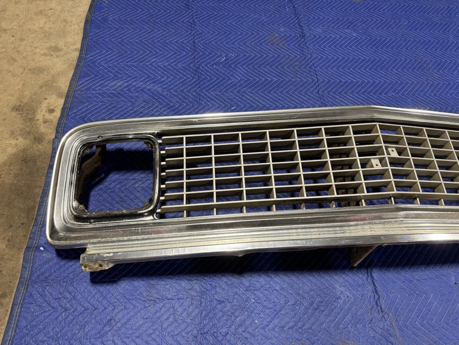 1971-1972 Chevrolet Pickup Truck C10 C20 Complete Grille Blazer OEM NICE #3171E