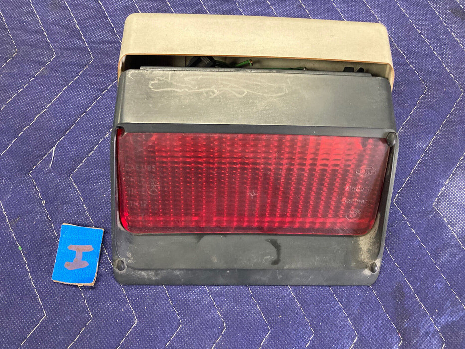 1982-1994 BMW E30 318i 325i Tail Light Housing Center 3rd 1377709 #2486M