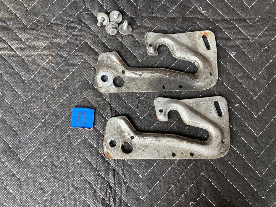 1982-1994 BMW E30 318i 325i Good Catch Bracket Mount Pair Latch OEM #2326M