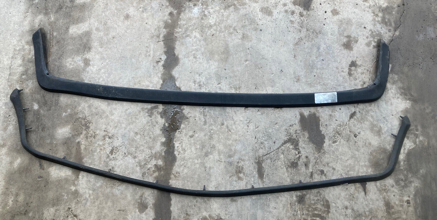 1975-1985 Volvo 242 240 244 245 Bumper To Body Filler Molding Rubber OEM #1732M