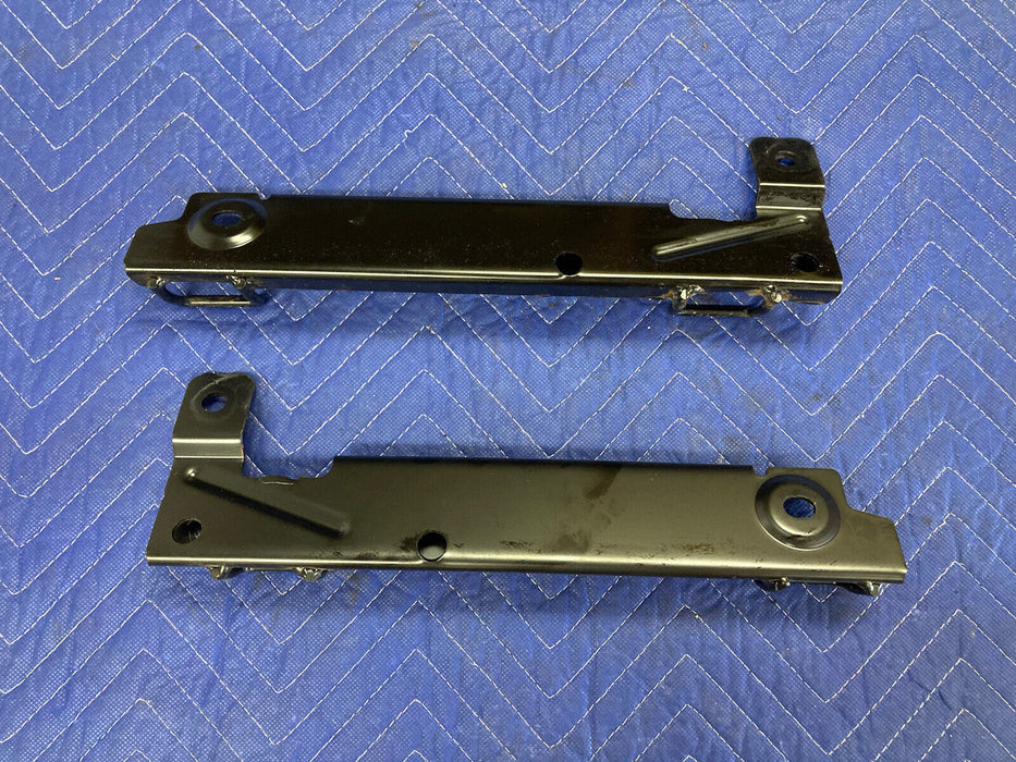 2004-2007 Volvo S60R V70R Rear Seat Bracket LH RH Pair 9208864 OEM #2852M